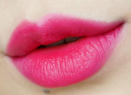 use different colors of lipsticks to reveal different aspects of ...